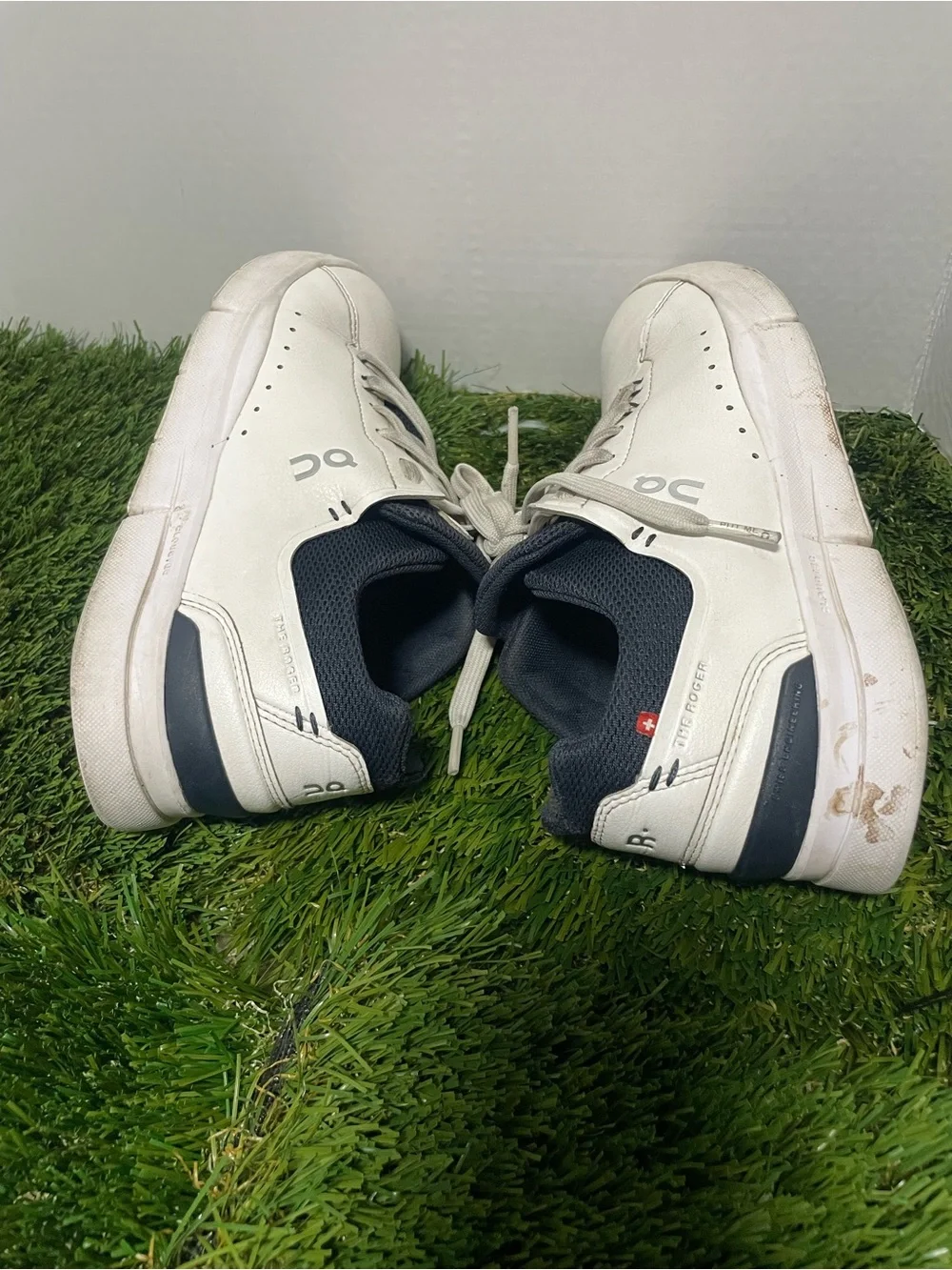 On Running The Roger White Leather Sneakers Women’s US 7 EU 38 Casual Shoes